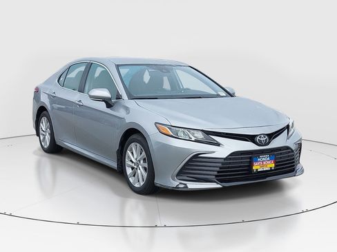 Used 2024 Toyota Camry LE w/ Convenience Package image 3