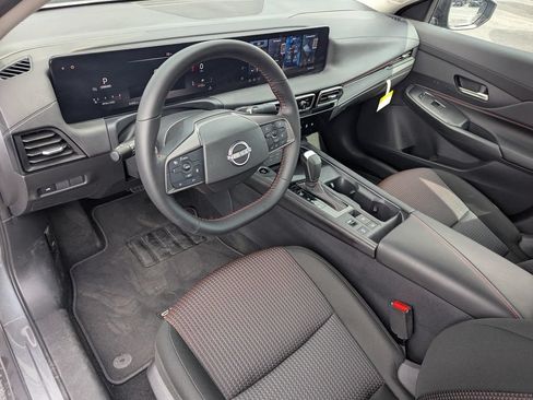 Used 2026 Nissan Sentra SR w/ Floor Mat Package FWD image 15