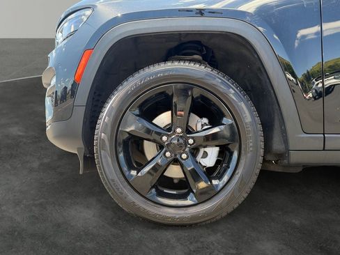 Used 2024 Jeep Grand Cherokee Limited w/ Black Appearance Package AWD/4WD image 4