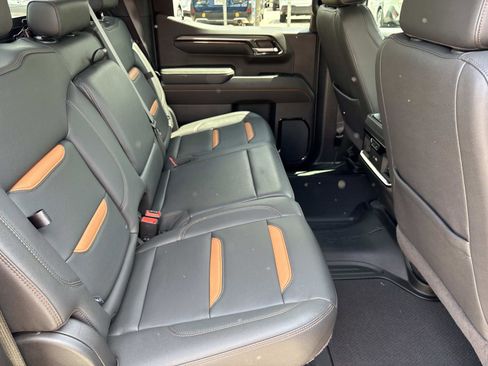 Used 2024 GMC Sierra 1500 AT4 w/ Technology Package image 33