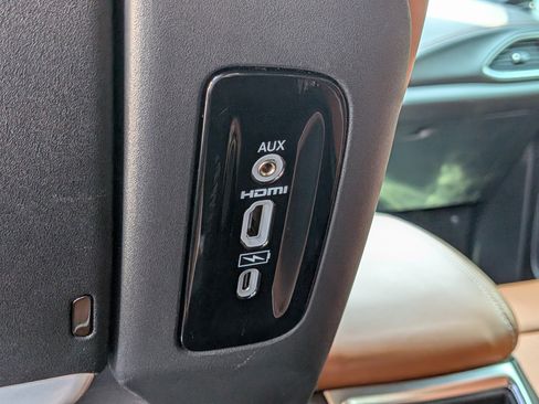 Used 2024 Chrysler Pacifica Pinnacle FWD image 18