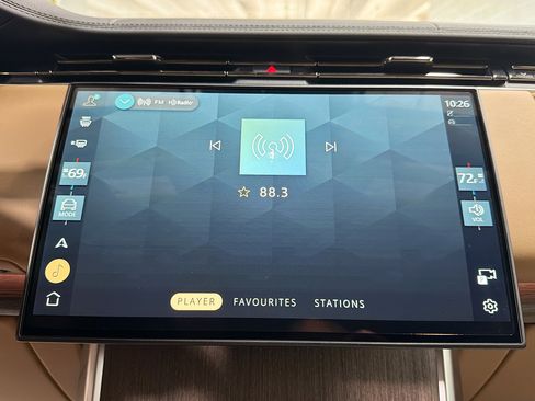 Used 2025 Land Rover Range Rover SE image 29