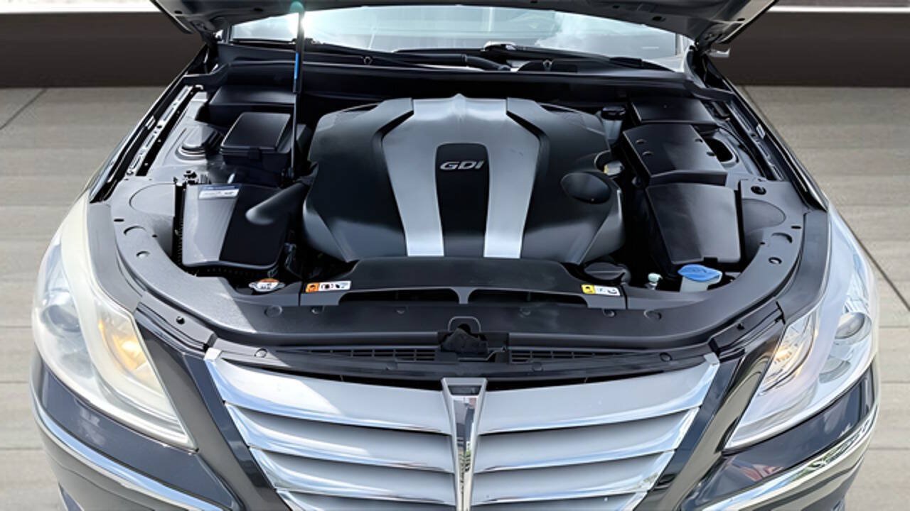 Used 2012 Hyundai Genesis 3.8 RWD image 12