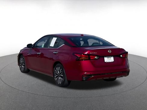 Used 2025 Nissan Altima 2.5 SV image 11