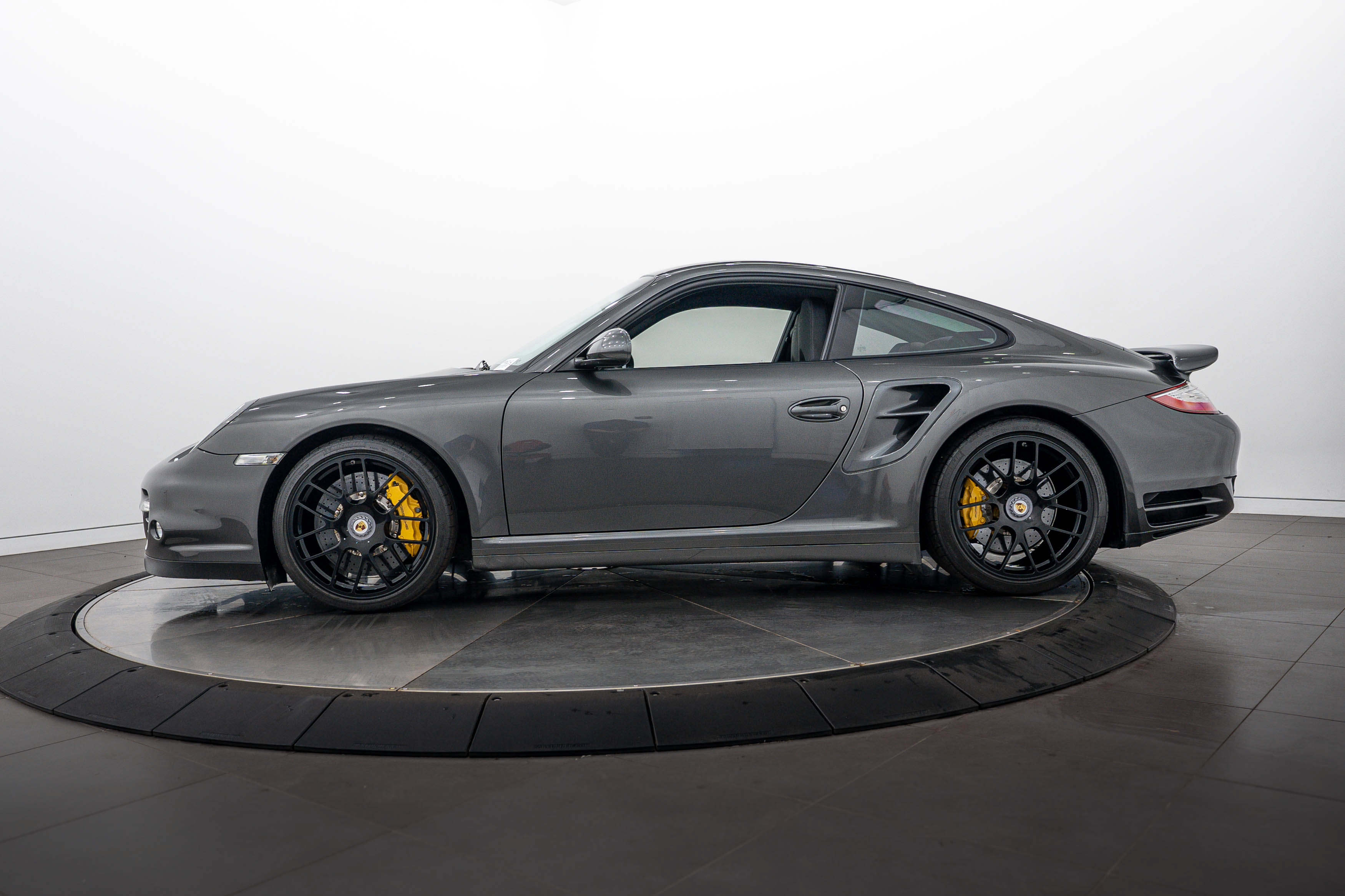 Used 2012 Porsche 911 Edition 918 Spyder AWD/4WD image 2