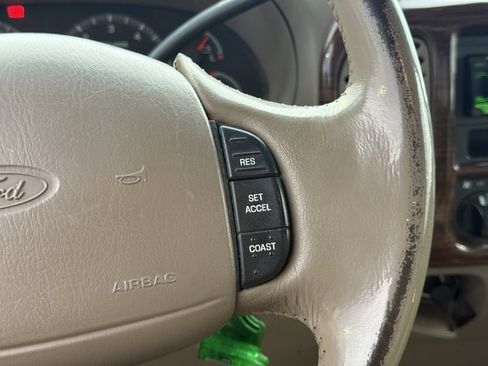 Used 2000 Ford F150 XLT image 16