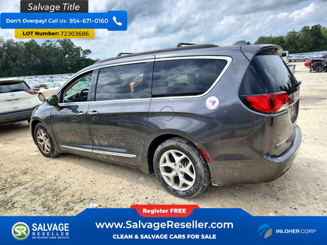 Used 2017 Chrysler Pacifica Touring-L w/ Tire & Wheel Group FWD image 3