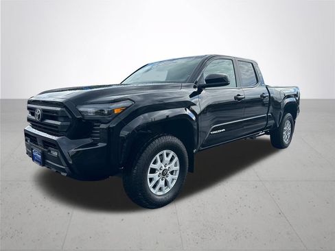 Certified 2024 Toyota Tacoma SR5 AWD/4WD image 2