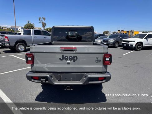 Used 2021 Jeep Gladiator Willys AWD/4WD image 4