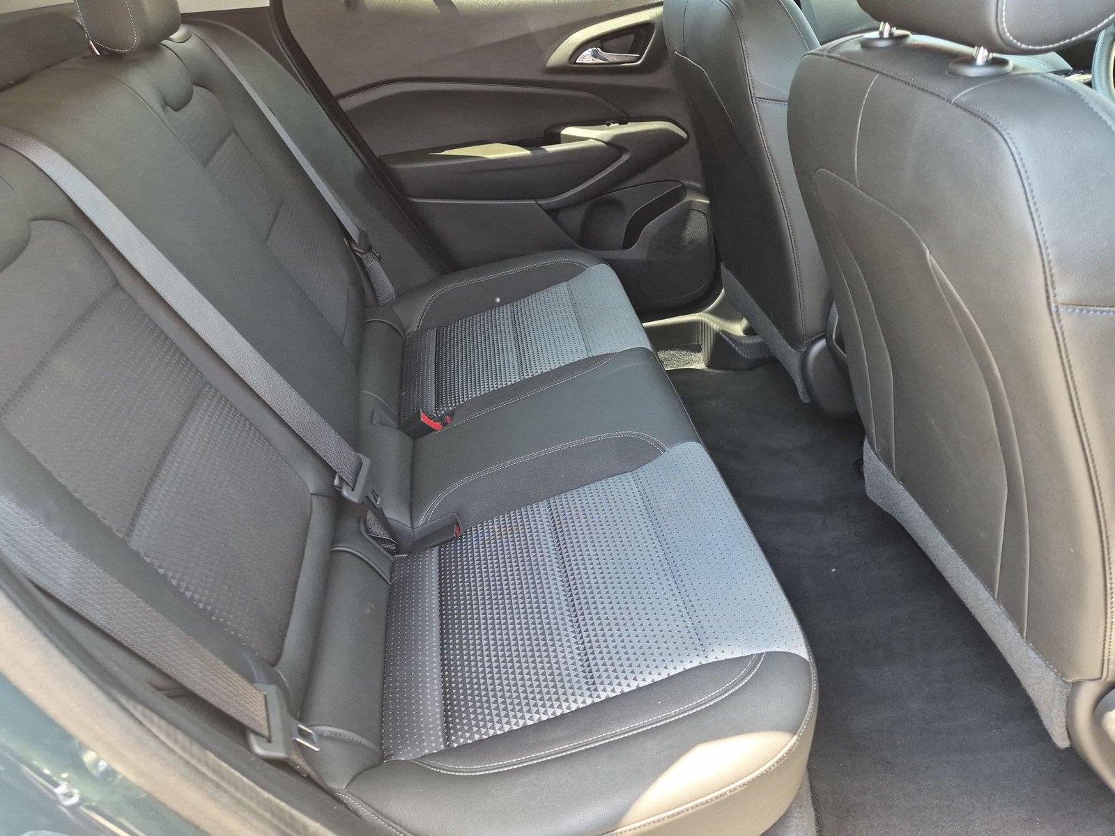 Used 2025 Chevrolet Trax LT FWD image 34