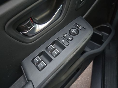 Used 2025 Honda Pilot EX-L image 11