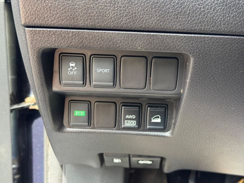 Used 2016 Nissan Rogue SV AWD/4WD image 15