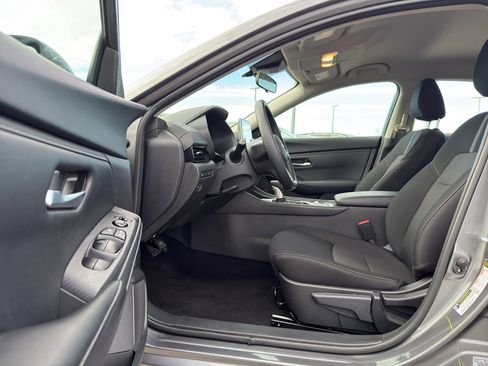 Used 2024 Nissan Sentra SV image 11