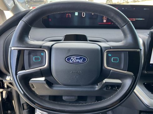 Used 2025 Ford Expedition Max Platinum image 11