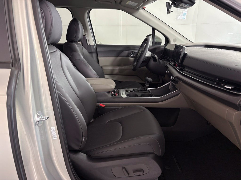New 2026 Kia Carnival EX FWD image 47