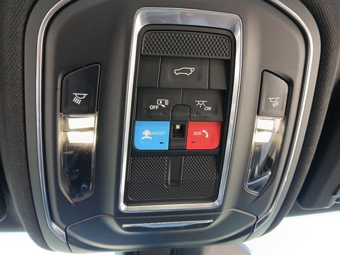 Used 2025 Jeep Grand Cherokee Limited AWD/4WD image 17