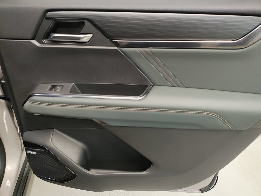 New 2026 GMC Acadia AT4 w/ LPO, Floor Liner Package AWD/4WD image 17