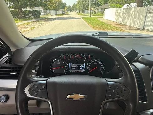 Used 2017 Chevrolet Suburban LT RWD image 10