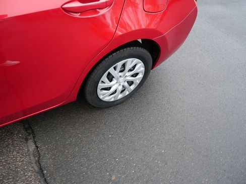 Used 2018 Toyota Corolla LE image 35