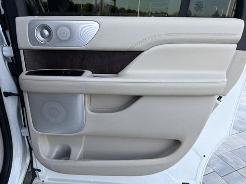 Used 2020 Lincoln Navigator L Reserve w/ Equipment Group 208A Reserve AWD/4WD image 22