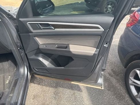 Used 2023 Volkswagen Atlas SE w/ Panoramic Sunroof Package FWD image 25