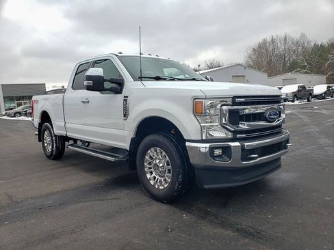 Used 2022 Ford F250 XLT w/ XLT Premium Package image 3