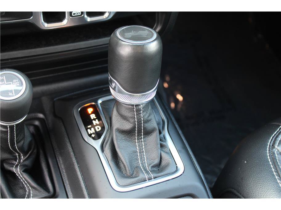 Used 2023 Jeep Wrangler Unlimited Sahara w/ Cold Weather Group AWD/4WD image 28