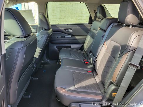 New 2025 Nissan Pathfinder Platinum image 10