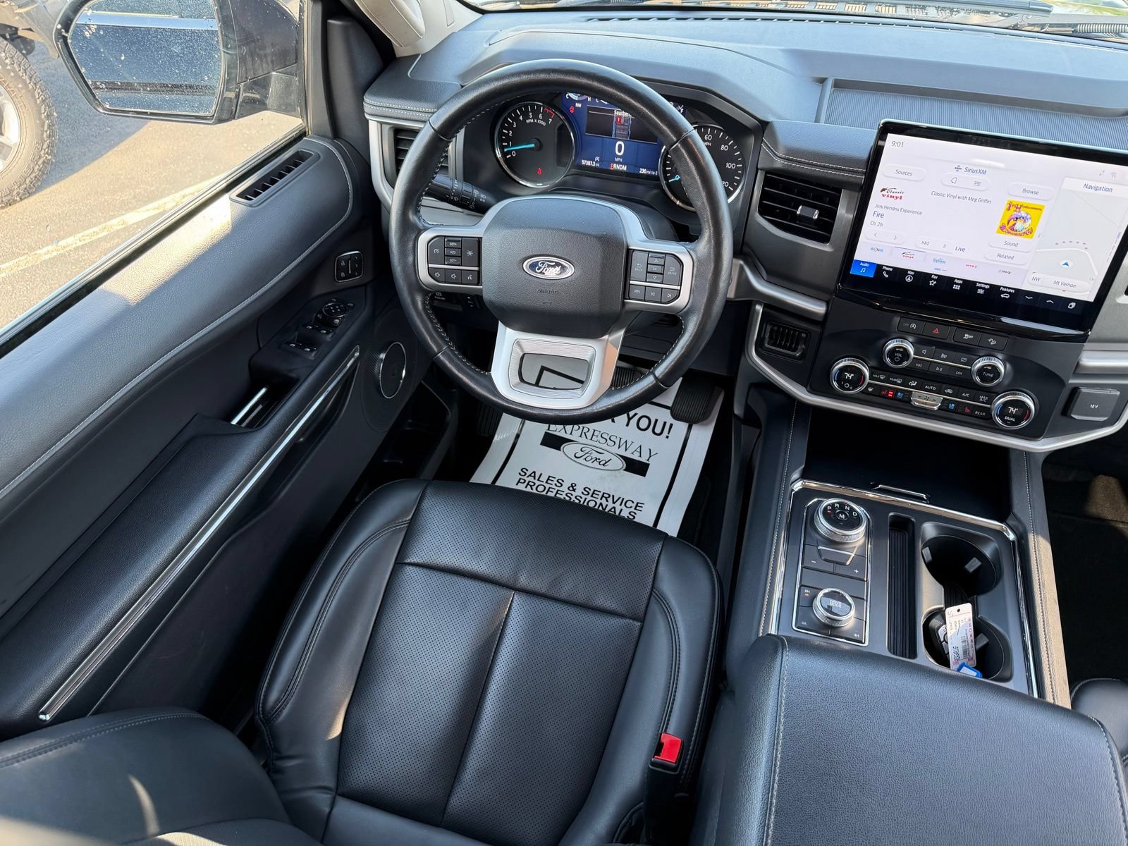 Used 2024 Ford Expedition XLT AWD/4WD image 17