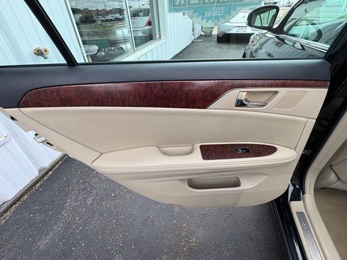Used 2011 Toyota Avalon Limited FWD image 11