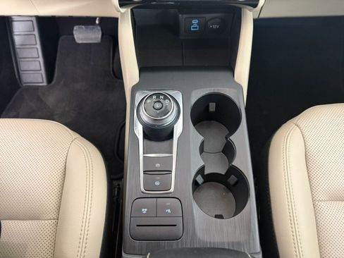 Used 2022 Ford Escape Titanium w/ Class II Trailer Tow Package image 17