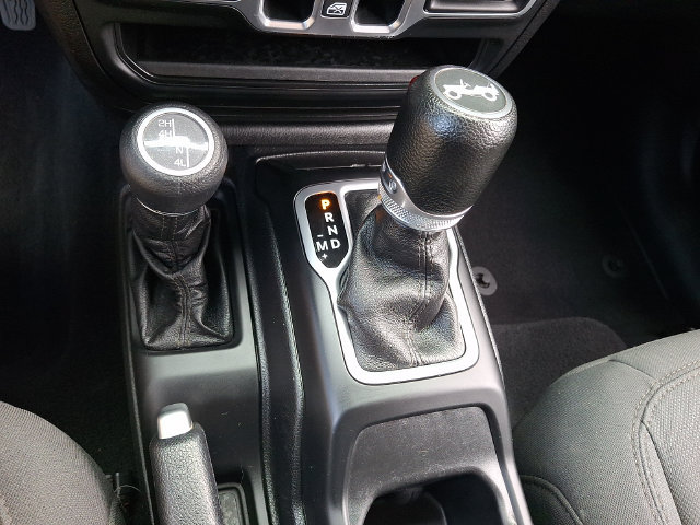 Used 2018 Jeep Wrangler Unlimited Sport S AWD/4WD image 15
