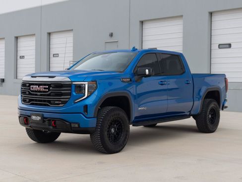 Used 2024 GMC Sierra 1500 AT4 w/ Technology Package AWD/4WD image 3