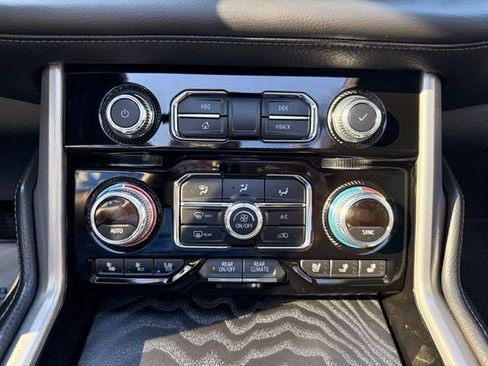 Used 2022 GMC Yukon XL Denali AWD/4WD image 31