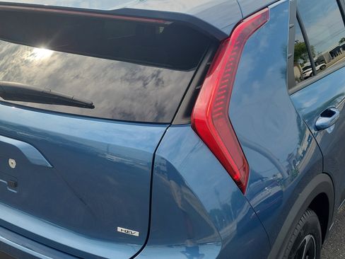 Used 2024 Kia Niro EX FWD image 12