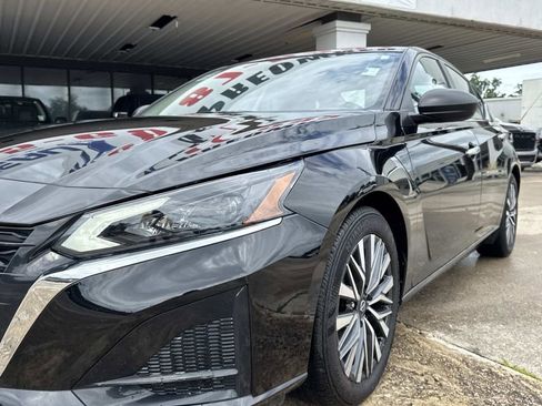 Used 2025 Nissan Altima 2.5 SV FWD image 6