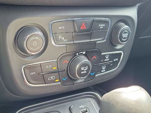 Used 2020 Jeep Compass Trailhawk w/ Cold Weather Group AWD/4WD image 32