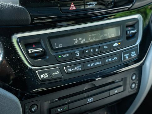Used 2017 Honda Pilot Elite image 25