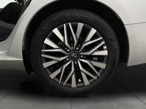 Certified 2025 Nissan Altima 2.5 SV FWD image 39