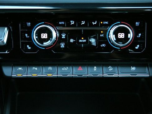 Used 2022 GMC Sierra 1500 AT4 w/ AT4 Premium Package AWD/4WD image 30