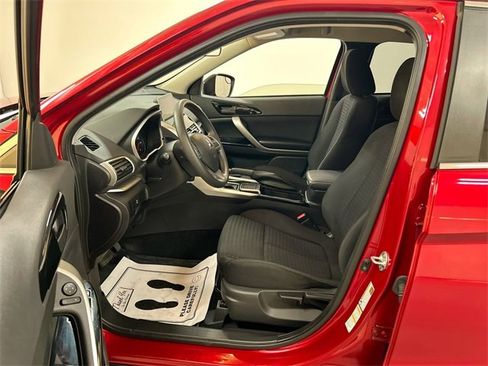 Used 2020 Mitsubishi Eclipse Cross LE image 9