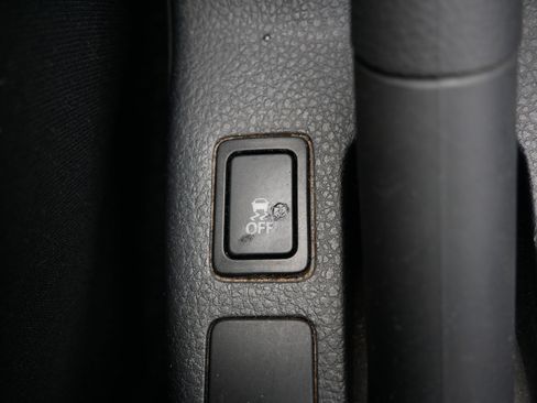 Used 2013 Suzuki SX4 Premium image 31