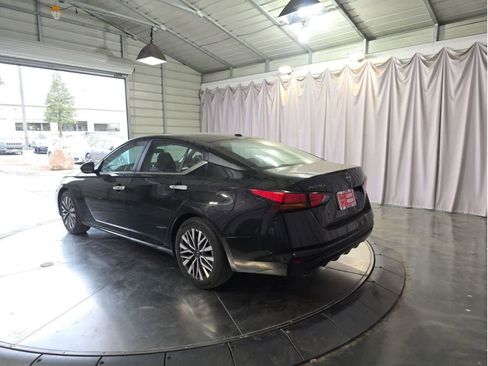Used 2025 Nissan Altima 2.5 SV image 8