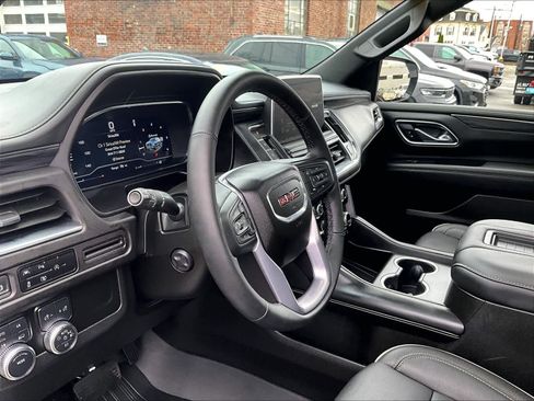 Used 2024 GMC Yukon SLT w/ SLT Premium Package image 8