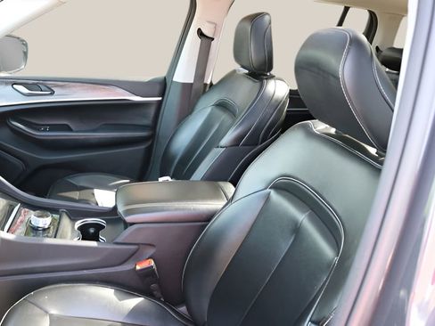 Used 2023 Jeep Grand Cherokee Limited RWD image 11