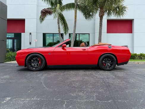 Used 2015 Dodge Challenger SRT Hellcat image 9