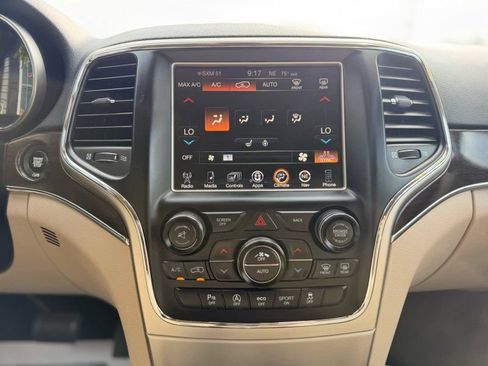 Used 2017 Jeep Grand Cherokee Limited AWD/4WD image 11