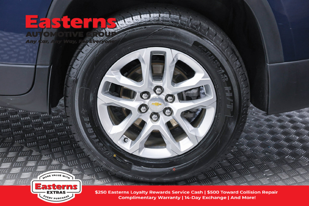 Used 2023 Chevrolet Traverse LS w/ Safety Package FWD image 9