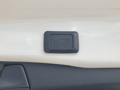 Used 2022 Toyota RAV4 XLE w/ Convenience Package image 17