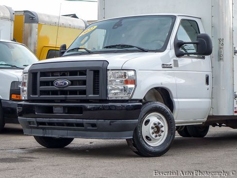 Used 2022 Ford E-350 and Econoline 350 Super Duty RWD image 3